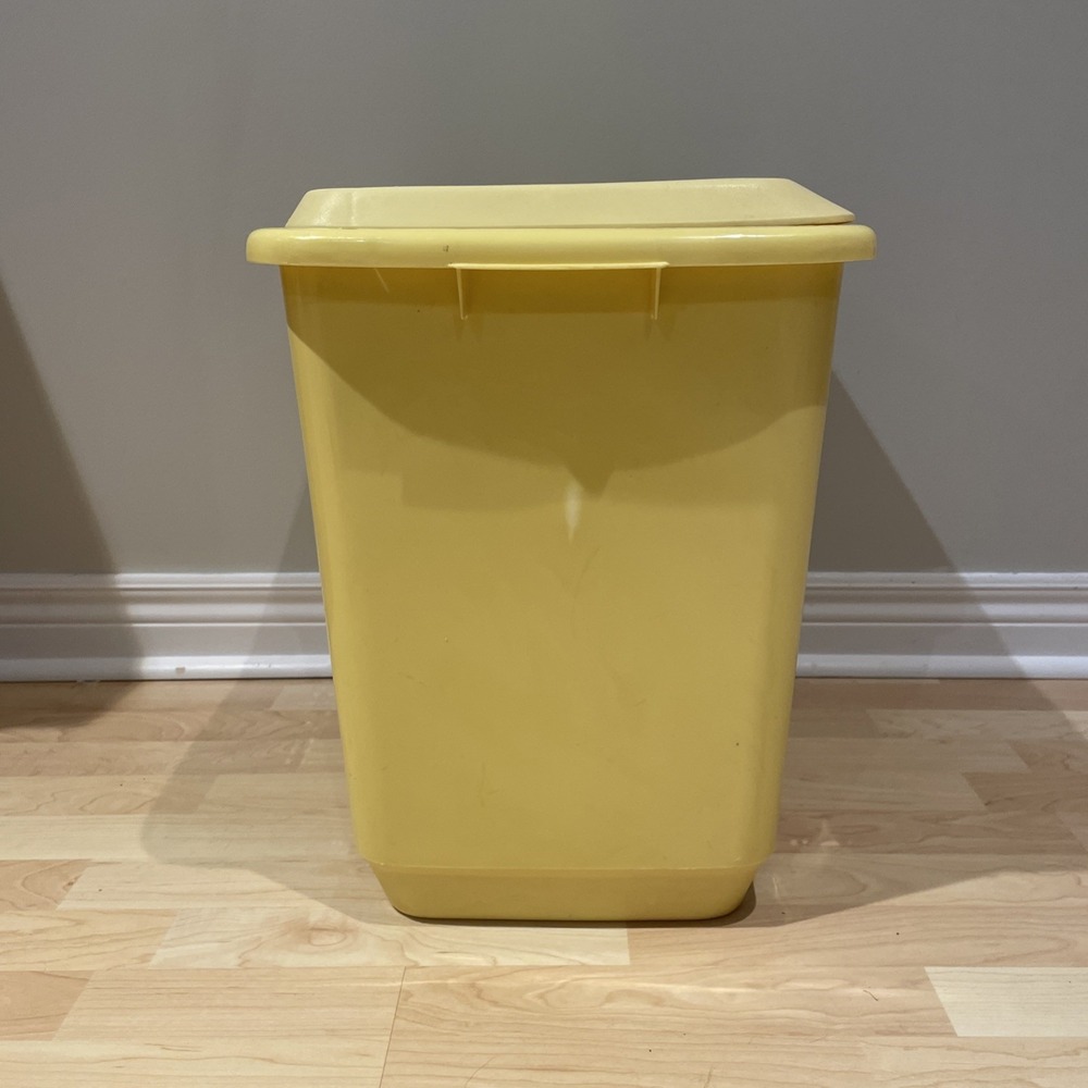 VINTAGE Tulip RUBBERMAID LAUNDRY HAMPER BASKET LID CATCH N CARRY Yellow 2987 USA - Picture 5 of 10